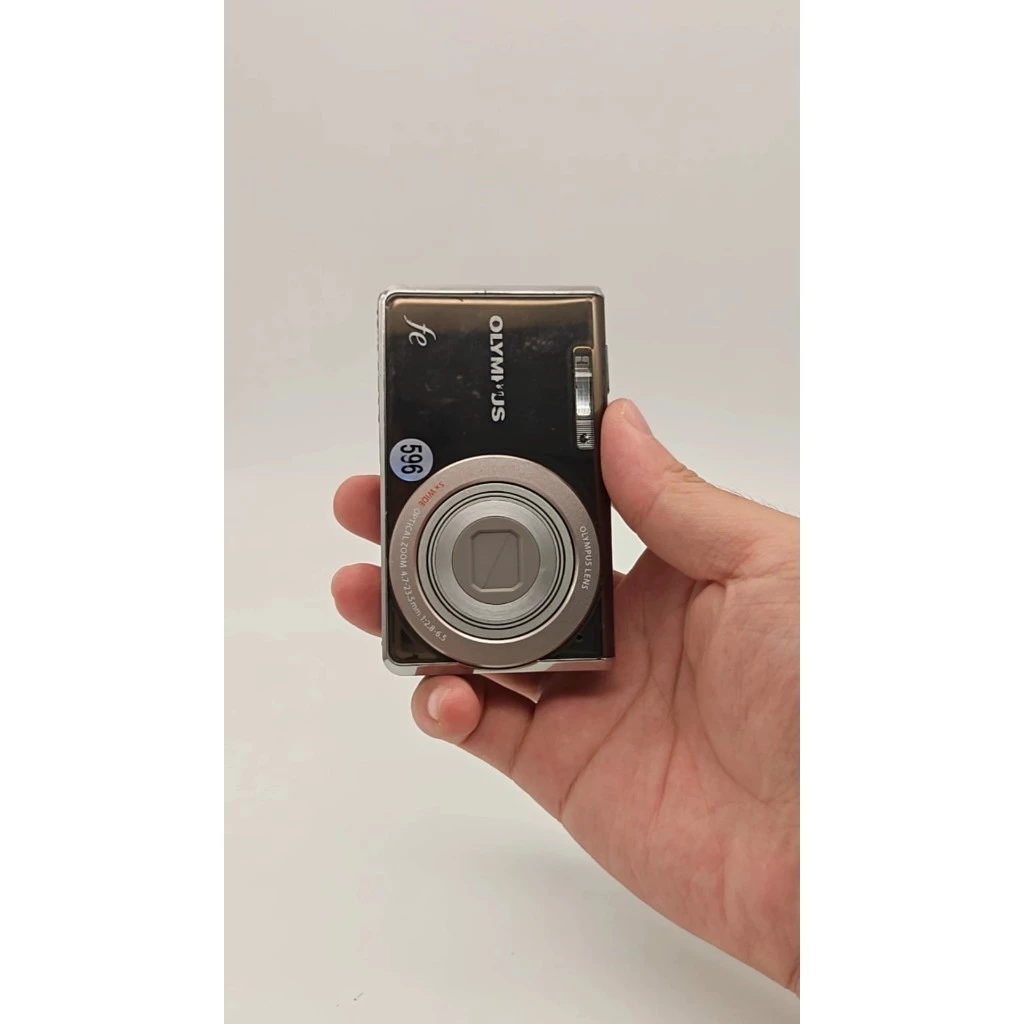 กล้อง Olympus FE5030 CCD กล้องดิจิตอลย้อนยุค ใช้งานได้ครบ รูปลักษณ์ตามภาพจริง อุปกรณ์เสริมรวมแบตเตอรี่ แท่นชาร์จ เมมโมรี่การ์ด และอ่านบัตร (วันดา