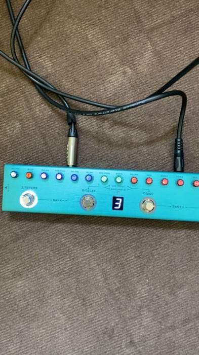 MVAVE Tank G Multi‑effect đàn guitar cỡ nhỏ nhưng công suất âm thanh đầy đủ! Kết hợp nhiều hiệu ứng trong một máy, bao gồm Distortion, Delay, Reverb và Amp Sim, dễ sử dụng.
