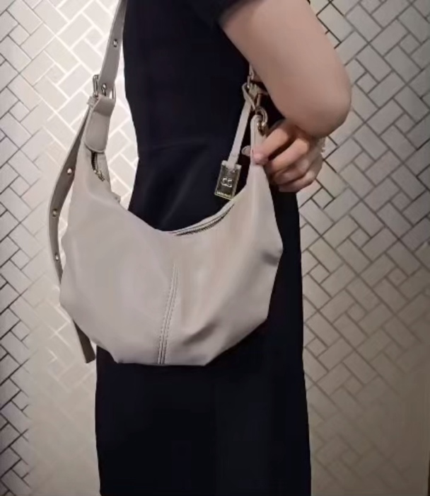 ￼#Cocochic#กระเป๋าสะพายผู้หญิง #แฟชั่น อ่อนนุ่ม #สําหรับผู้หญิง#Shopeevideo #ของเด็ดแอปส้ม #ShopeeVideoTH #นักรีวิวมือทอง #กระเป๋า #กระเป๋าราคาถูก