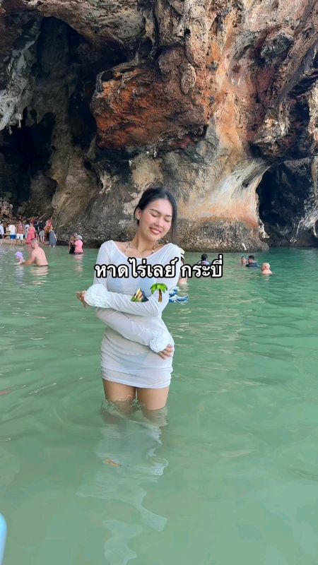 #Rosen #dress (chỉ #dress trong suốt, phần ngoài không bao gồm bikini bên trong nhé) thêu hoa ở đầu tay tăng thêm sự ngọt ngào và gợi cảm