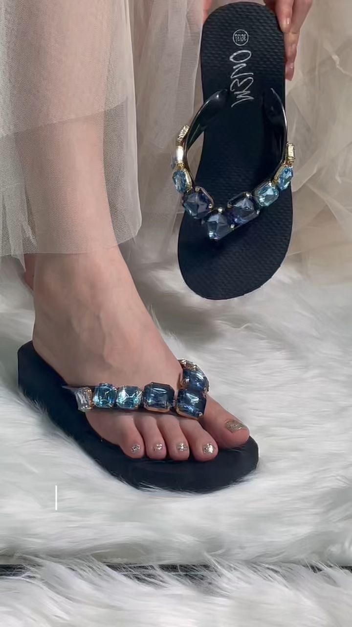 #roserosyshoes  #slipper รองเท้าแตะส้นสูงแต่งเพชร #รองเท้าผู้หญิง  #ShopeeTH  #แฟชั่นผู้หญิง  #ส่งฟรี  #ร้านเด็ดแอปส้ม  #พร้อมส่ง  #shopeefasion