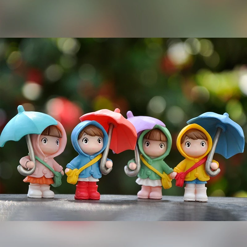 A035 ตุ๊กตาจิ๋ว สาวน้อยในชุดกันฝน PVC น่ารัก (1ชุด มี 4 ชิ้น) สำหรับแต่งบ้าน แต่งโต๊ะทำงาน เป็นของขวัญ