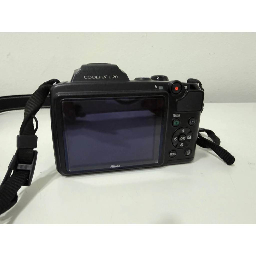 กล้อง Nikon Coolpix L120 จอเหลือง เริ่มเสื่อม